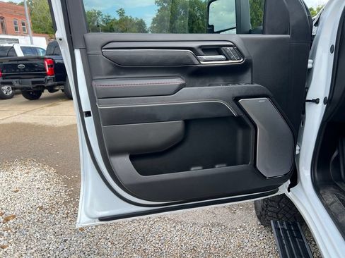 Used 2025 GMC Sierra 2500 AT4X AWD/4WD image 12