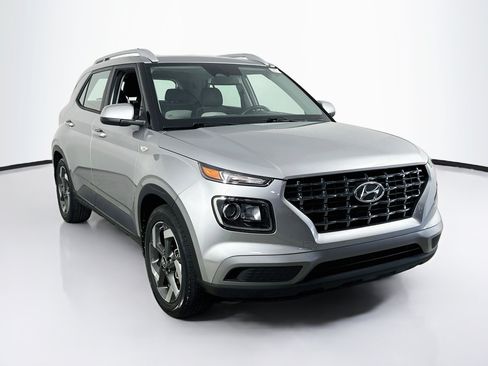 Used 2023 Hyundai Venue SEL FWD image 3