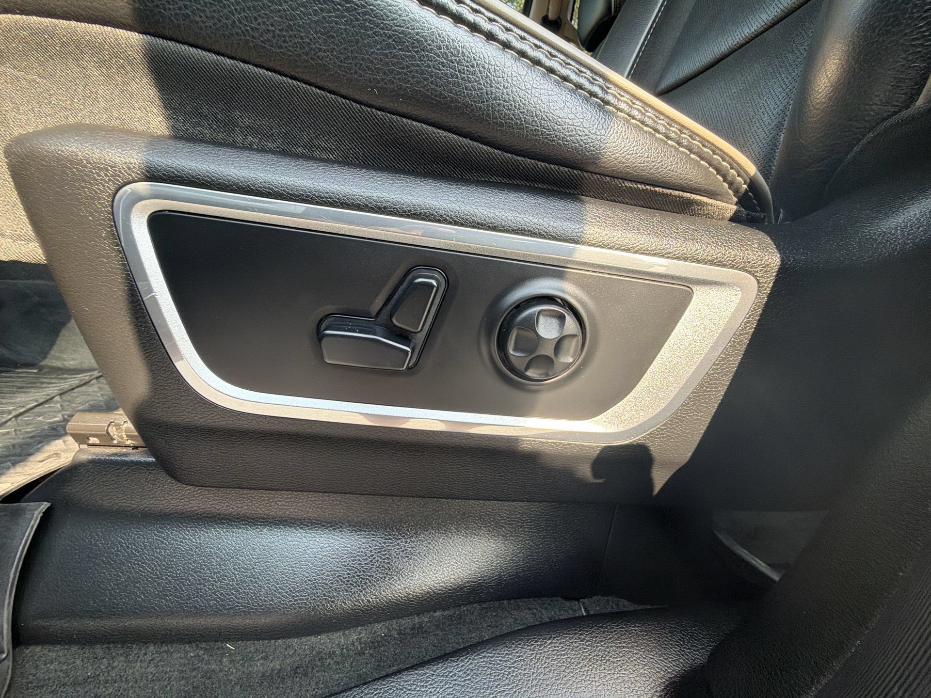 Used 2020 RAM 1500 Laramie AWD/4WD image 12