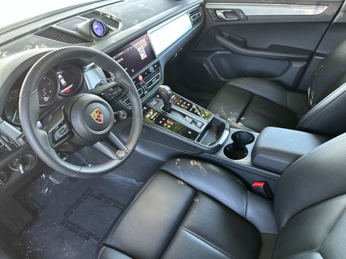 Used 2026 Porsche Macan AWD/4WD image 4