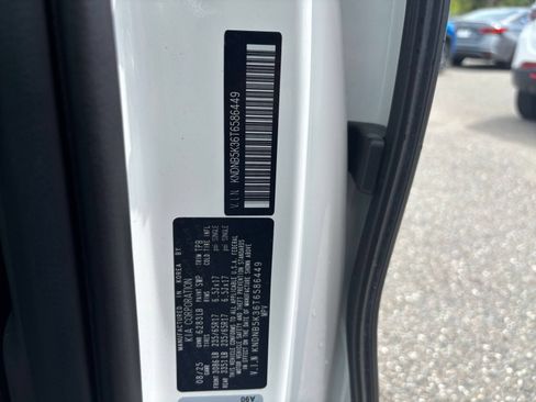 Used 2026 Kia Carnival FWD image 32