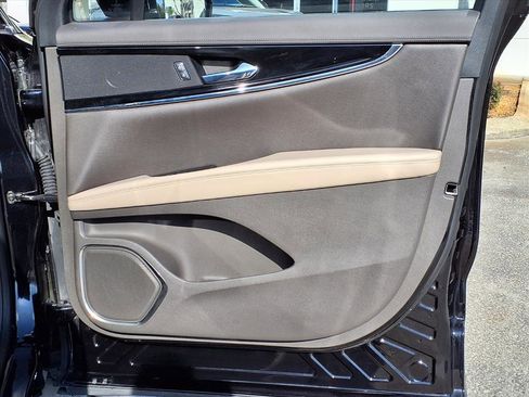 Used 2022 Lincoln Nautilus FWD image 10