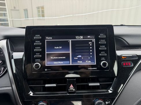 Used 2024 Toyota Camry SE image 16