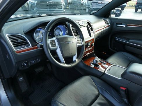 Used 2014 Chrysler 300 image 18