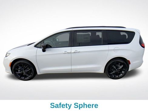 New 2026 Chrysler Pacifica Select w/ S Appearance Package image 3