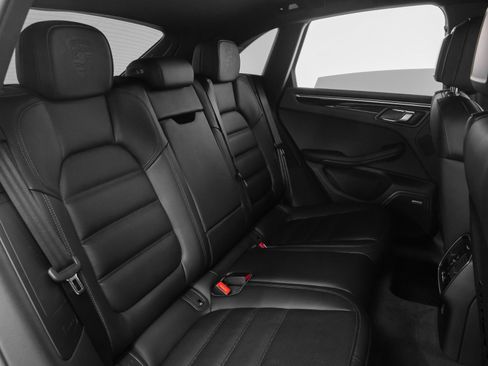 Certified 2025 Porsche Macan image 22