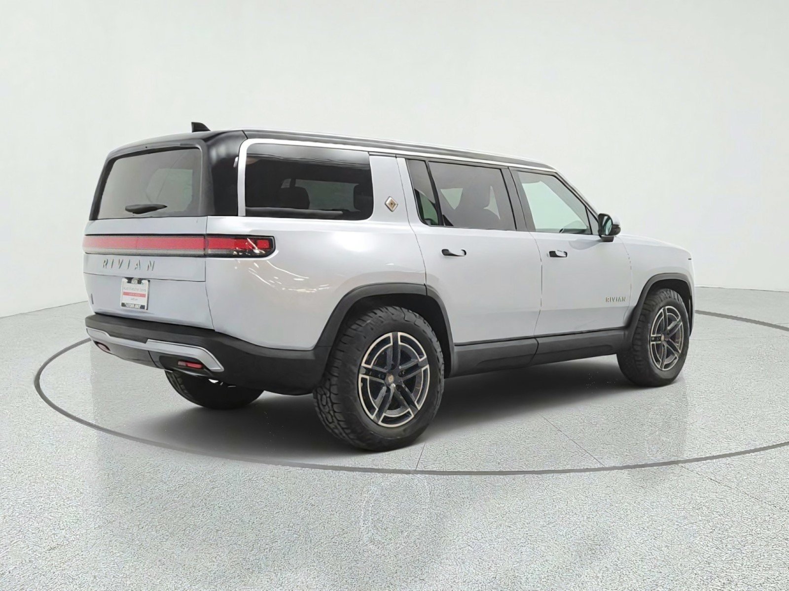 Used 2025 Rivian R1S Adventure Dual AWD/4WD image 5