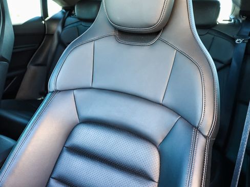 Used 2021 Porsche Taycan Turbo image 26