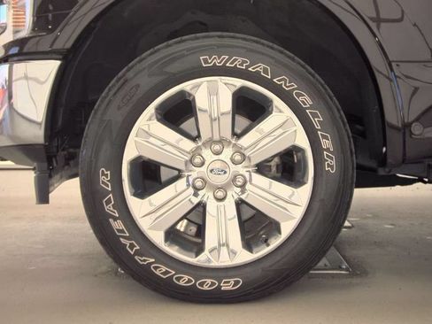 Used 2018 Ford F150 Lariat w/ Equipment Group 502A Luxury AWD/4WD image 6
