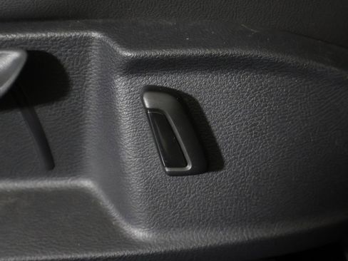 Used 2018 Volkswagen Golf R 4-Door image 33