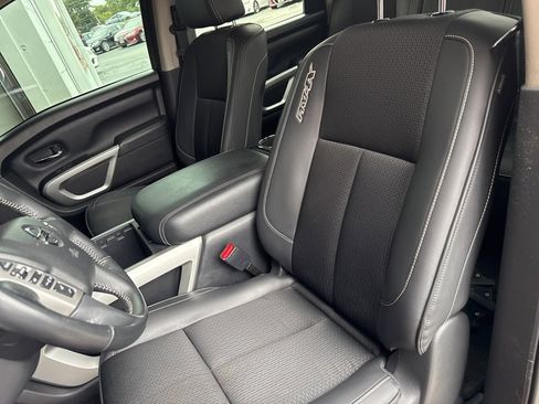 Used 2019 Nissan Titan PRO-4X image 6