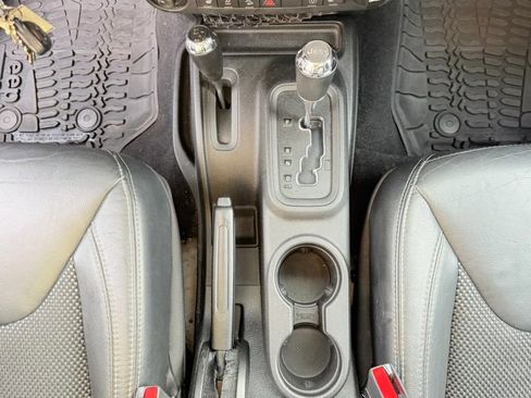 Used 2015 Jeep Wrangler Sahara AWD/4WD image 21