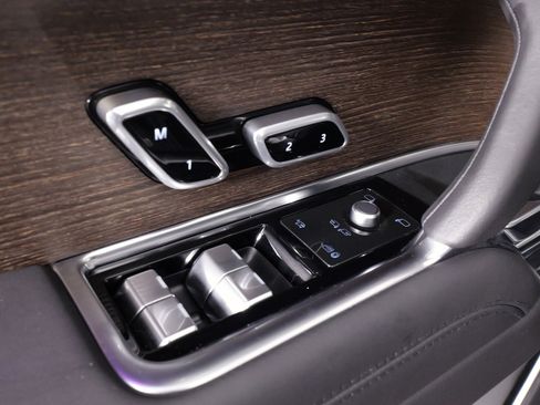 Used 2023 Land Rover Range Rover SE image 23