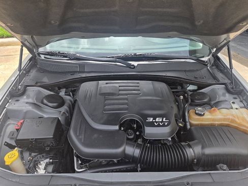 Used 2019 Chrysler 300 Limited RWD image 21