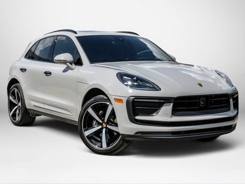 Used 2024 Porsche Macan AWD/4WD image 3