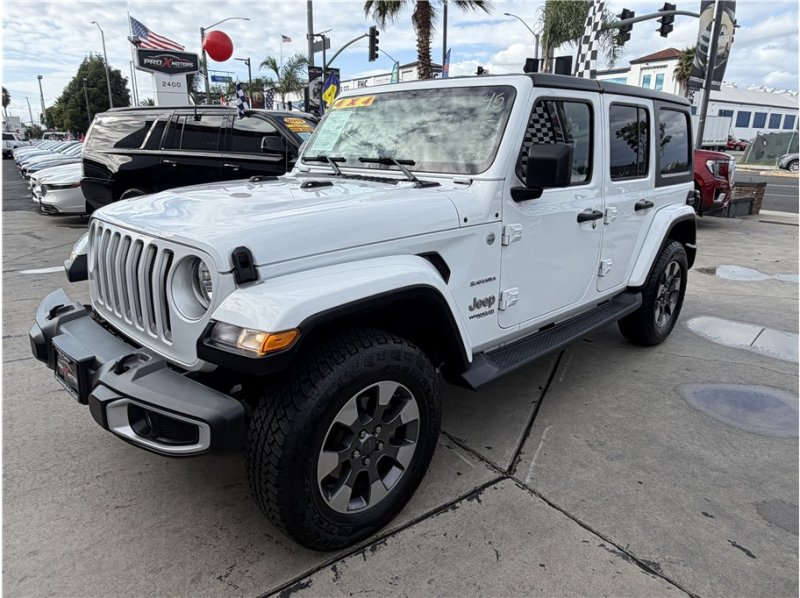 Used 2019 Jeep Wrangler Unlimited Sahara AWD/4WD image 3