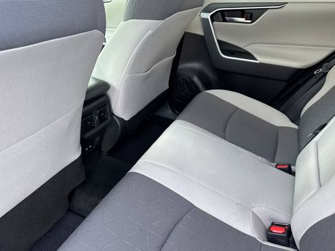 Used 2021 Toyota RAV4 XLE w/ Carpet Mat Package (TMS) FWD image 4