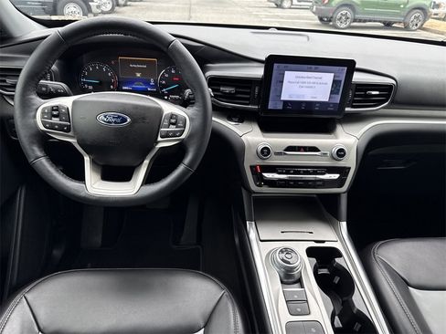 Used 2022 Ford Explorer XLT w/ Equipment Group 202A image 22