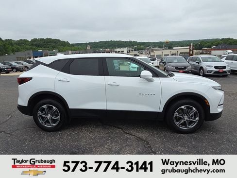 Used 2025 Chevrolet Blazer LT AWD/4WD image 9