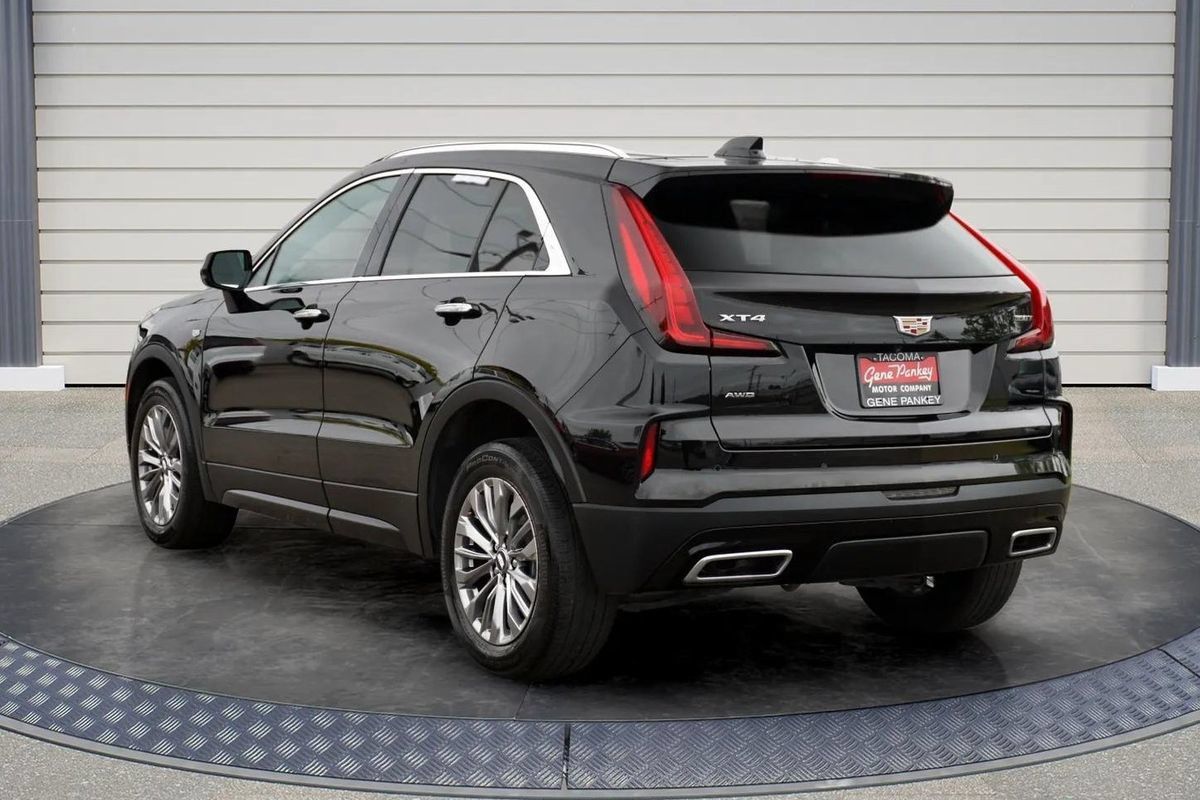 Used 2024 Cadillac XT4 Premium Luxury AWD/4WD image 5