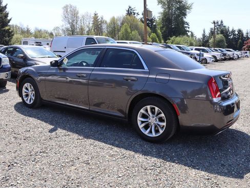 Used 2015 Chrysler 300 Limited RWD image 3
