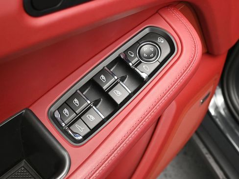 Used 2024 Porsche Macan AWD/4WD image 9