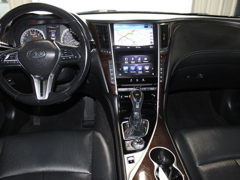 Used 2018 INFINITI Q50 Luxe w/ Essential Package (3.0T Luxe) AWD/4WD image 13
