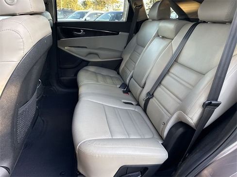 Used 2019 Kia Sorento EX image 21