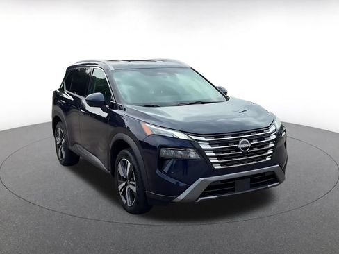 Used 2026 Nissan Rogue SL FWD image 3