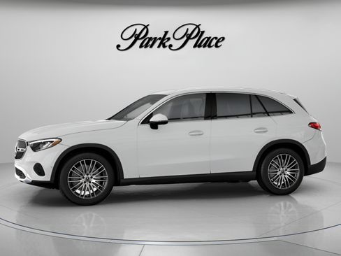 Used 2026 Mercedes-Benz GLC 300 image 4