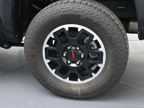 Used 2025 Toyota Tacoma TRD Off-Road AWD/4WD image 5