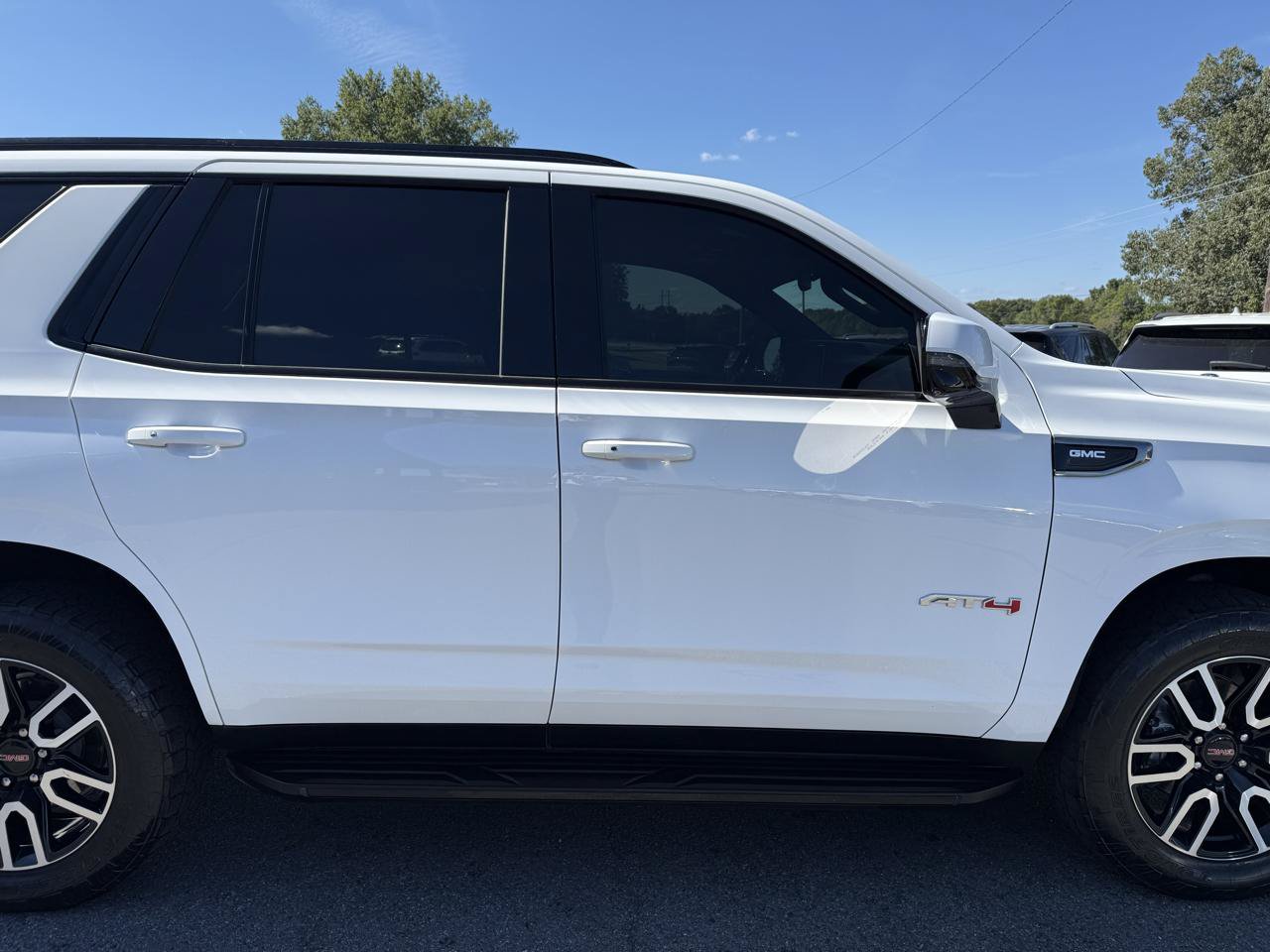 Used 2024 GMC Yukon AT4 w/ Technology Package AWD/4WD image 45