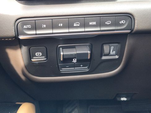 Certified 2024 Cadillac Escalade Premium Luxury w/ Performance Package image 22