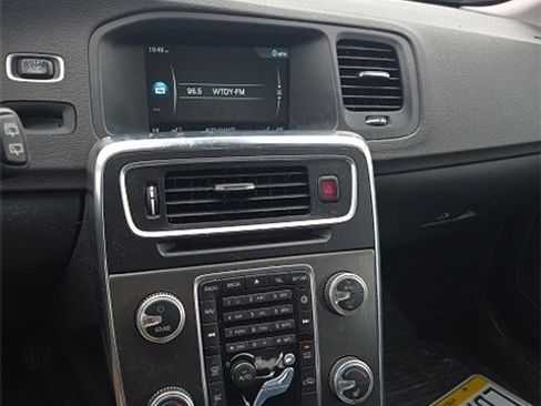 Used 2015 Volvo V60 T5 Platinum image 10