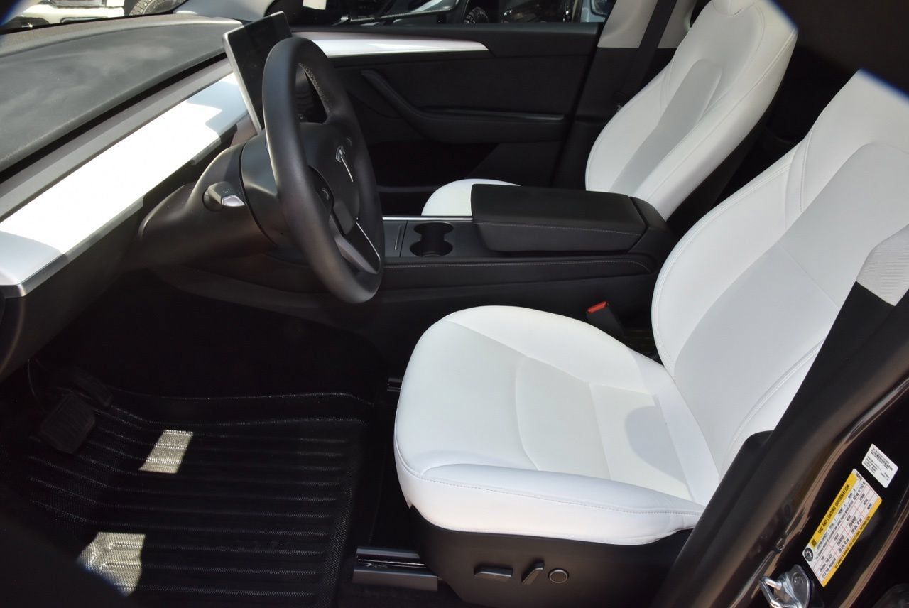 Used 2025 Tesla Model Y Long Range AWD/4WD image 13