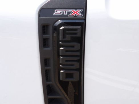 Used 2023 Ford F250 XL w/ STX Appearance Package AWD/4WD image 8