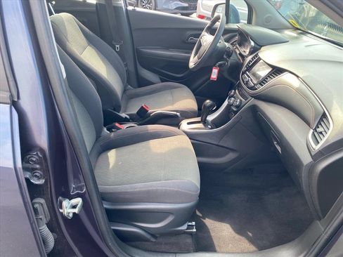 Used 2018 Chevrolet Trax LS FWD image 24