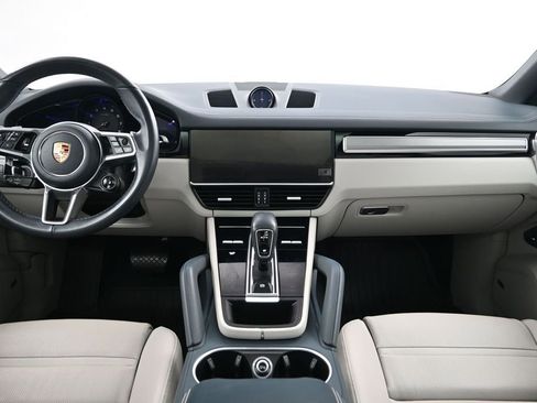 Certified 2023 Porsche Cayenne Platinum Edition AWD/4WD image 9