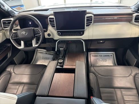 Used 2025 Toyota Sequoia Capstone AWD/4WD image 26