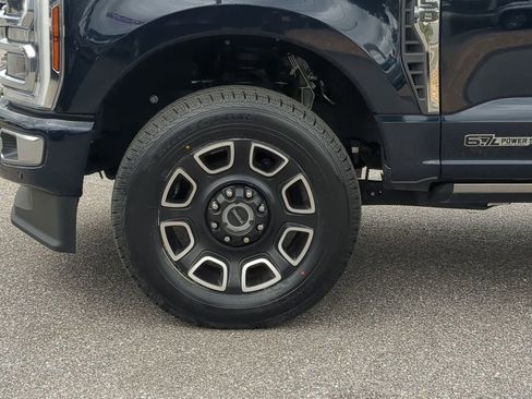 Used 2024 Ford F250 Platinum image 10