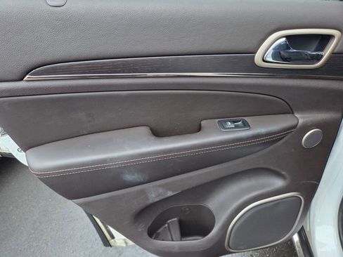 Used 2014 Jeep Grand Cherokee Summit image 10