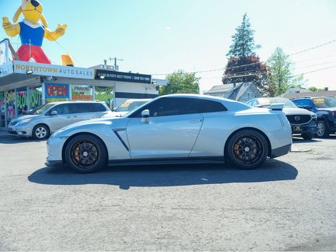 Used 2009 Nissan GT-R Premium AWD/4WD image 5