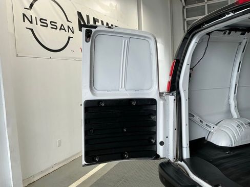 Used 2023 Chevrolet Express 3500 w/ Driver Convenience Package RWD image 31