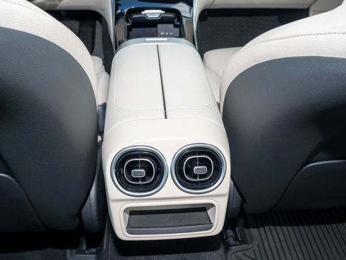 Used 2023 Mercedes-Benz C 300 4MATIC Sedan image 19