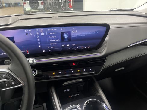 Used 2025 Buick Envision Preferred image 30