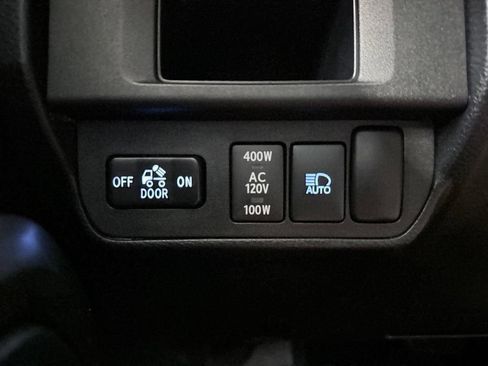 Used 2019 Toyota Tacoma TRD Off-Road w/ Technology Package AWD/4WD image 22