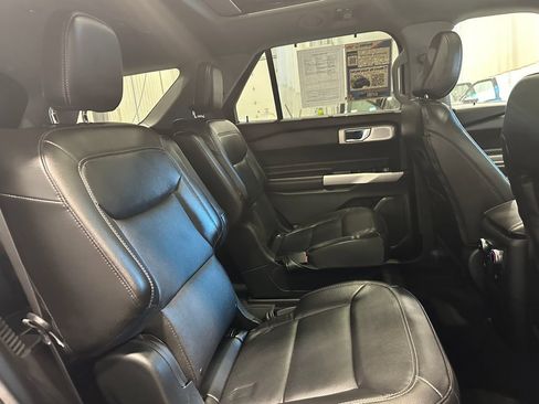 Used 2023 Ford Explorer Limited w/ Limited Technology Package AWD/4WD image 33