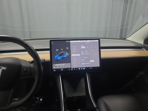 Used 2018 Tesla Model 3 Long Range image 16