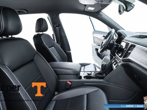 Used 2022 Volkswagen Atlas Cross Sport SE w/ Black Wheel Package AWD/4WD image 36