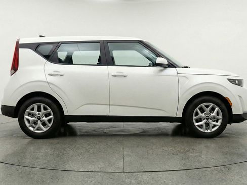 Used 2025 Kia Soul LX w/ LX Technology Package image 11